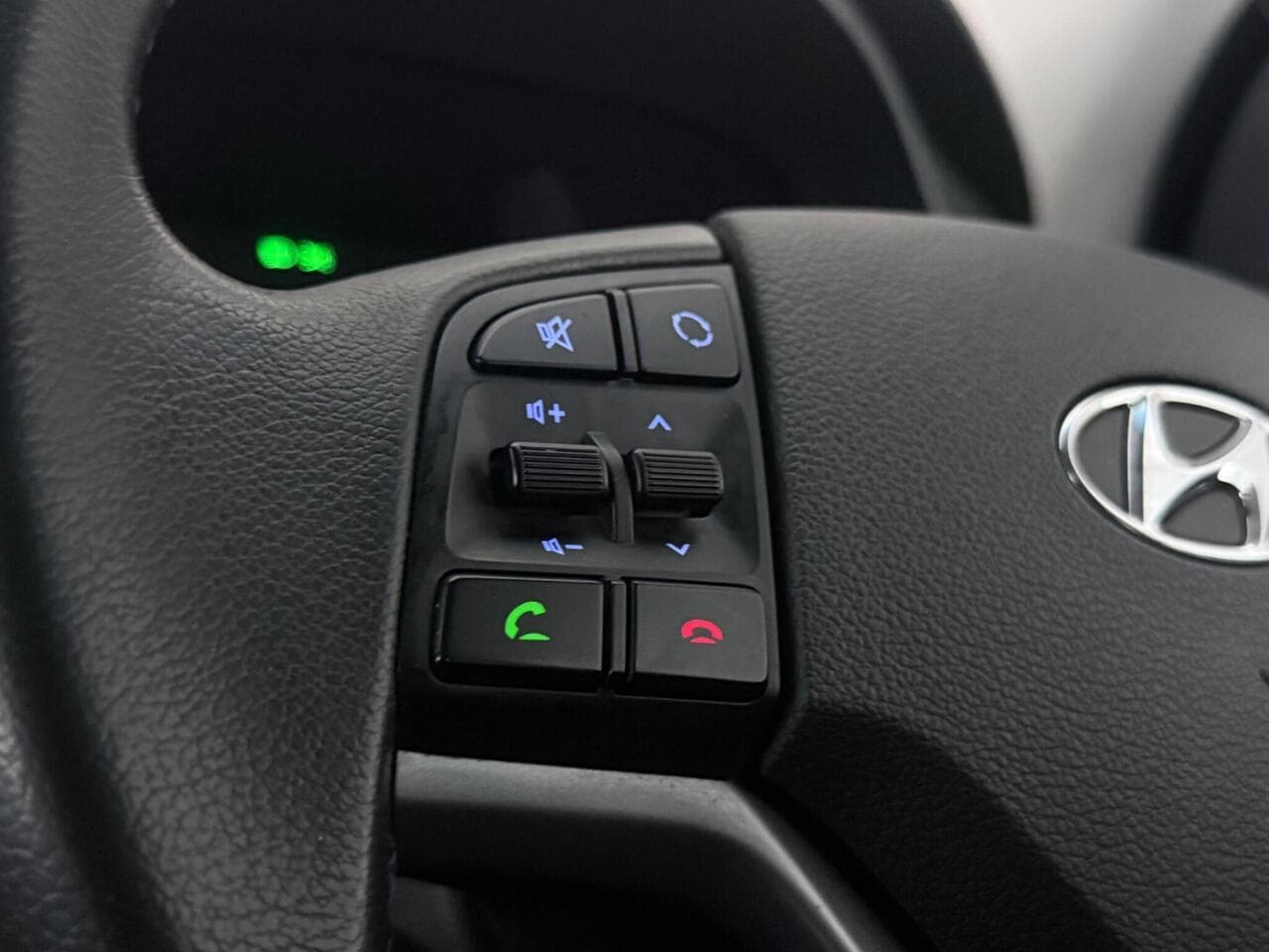 Hyundai TUCSON thumbnail Misc Controls