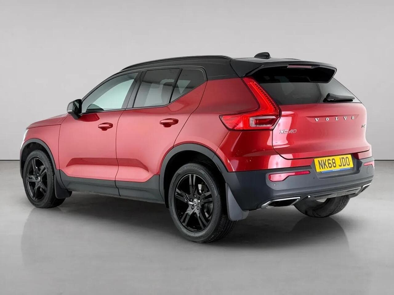 Volvo XC40 thumbnail Rear Left