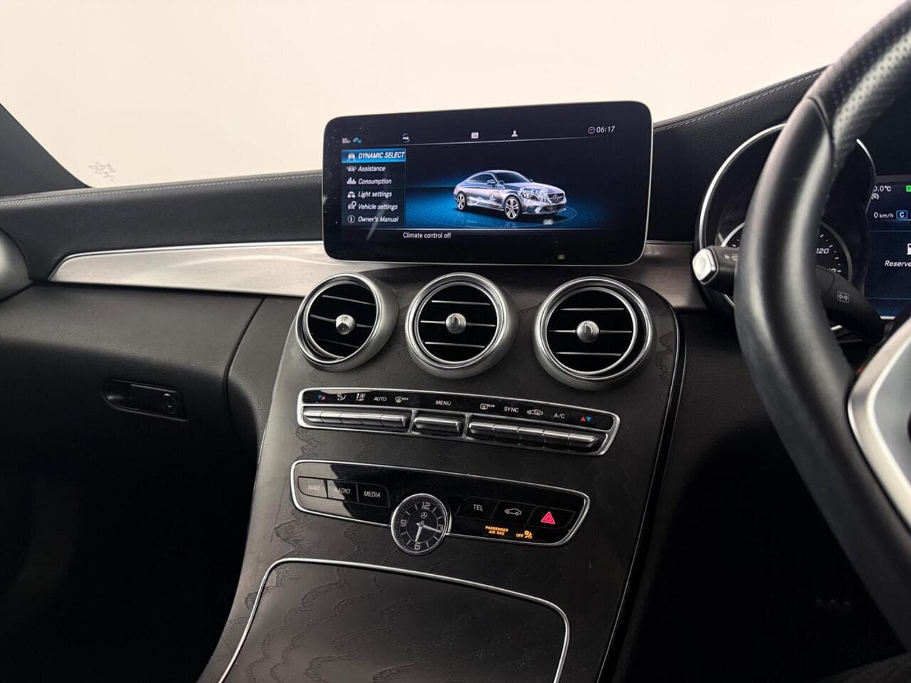 Mercedes-Benz C Class thumbnail Interior Front