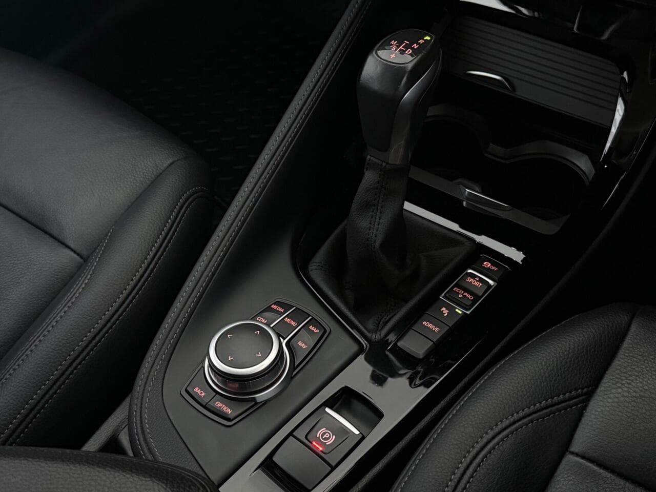 BMW X1 thumbnail Interior Front