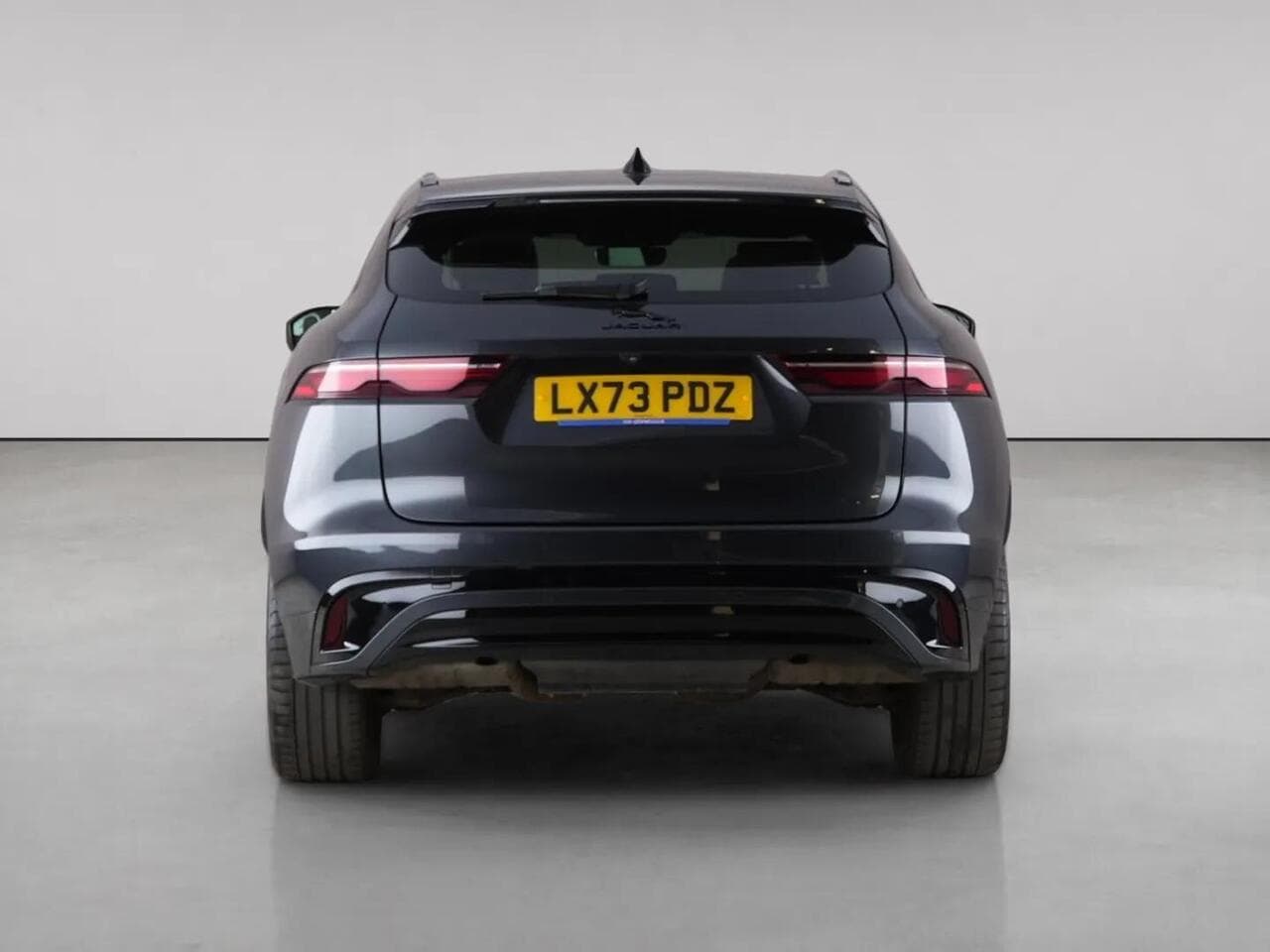 Jaguar F-PACE thumbnail Rear