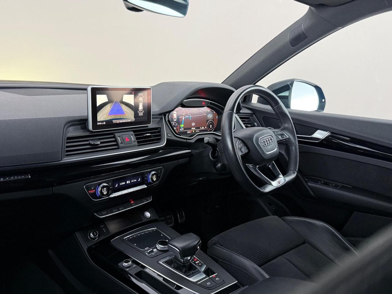 Audi Q5 thumbnail Interior Front