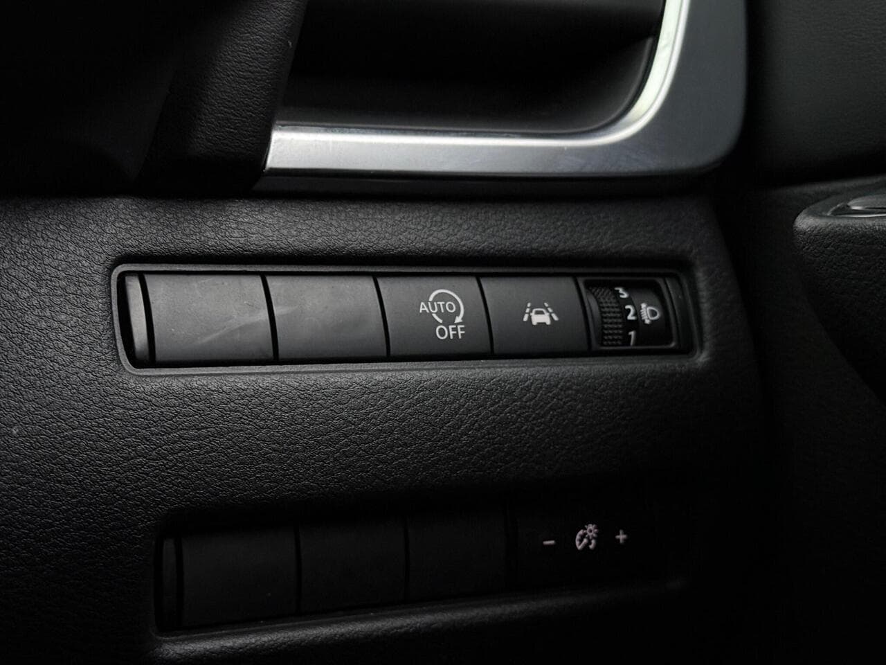 Nissan Qashqai thumbnail Misc Controls