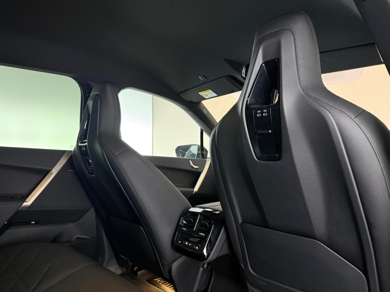 BMW iX thumbnail Seats Rear