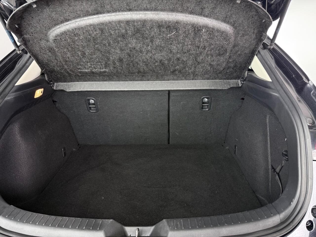 Mazda Mazda3 thumbnail Boot