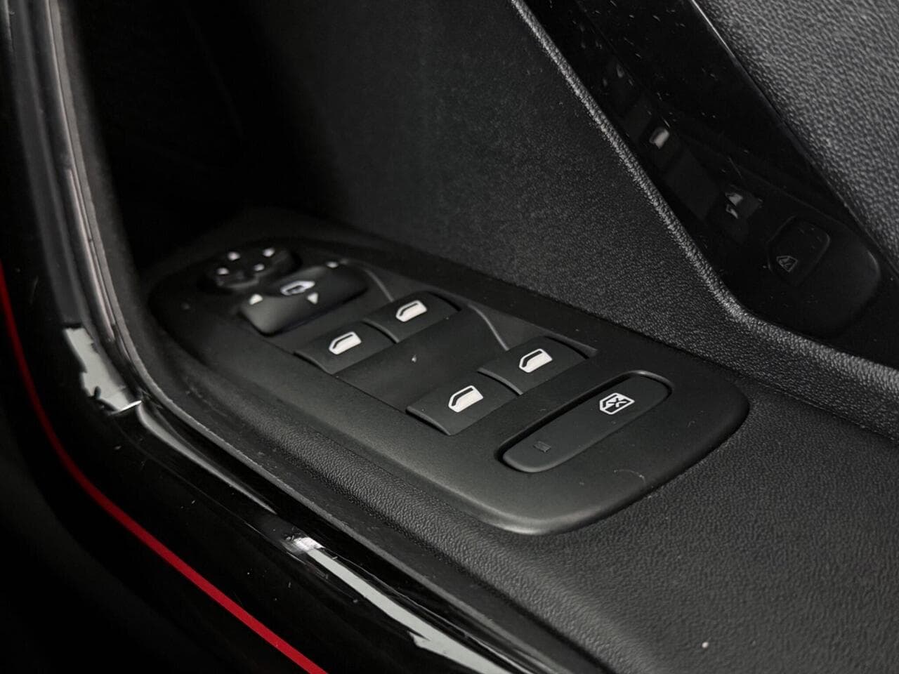 Peugeot 2008 thumbnail Misc Controls