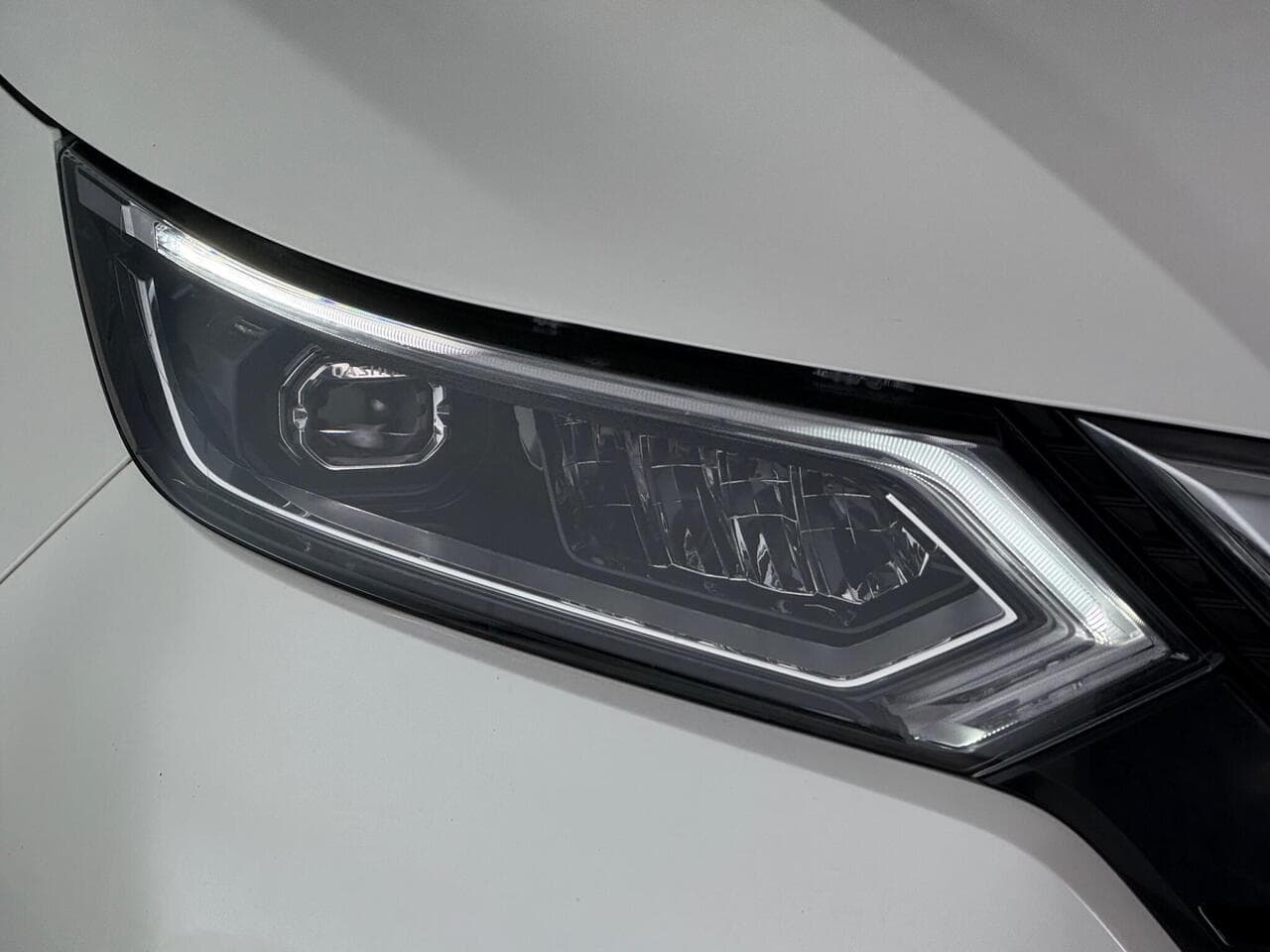 Nissan Qashqai thumbnail Badge Exterior