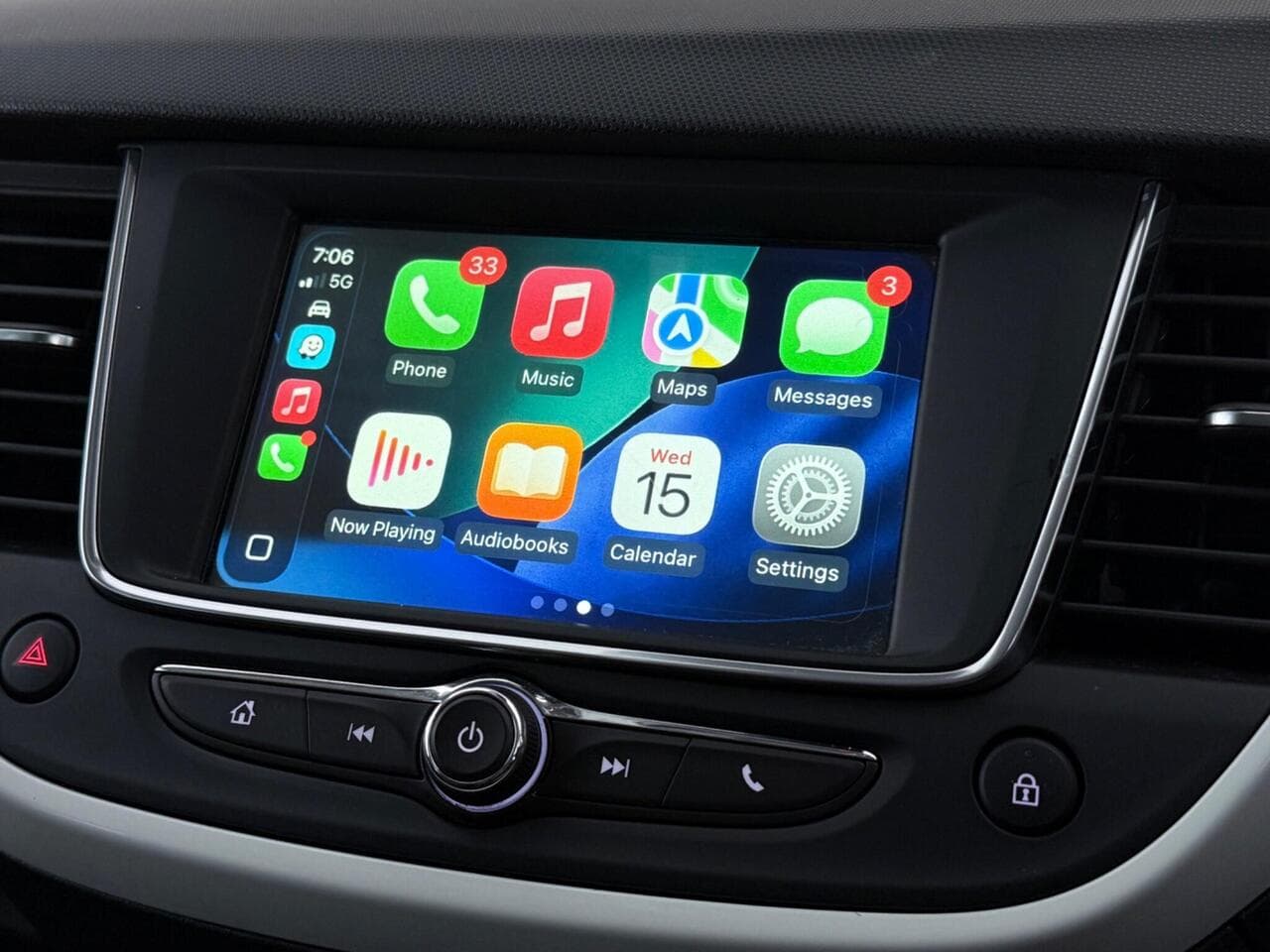 Vauxhall Crossland X thumbnail Infotainment System