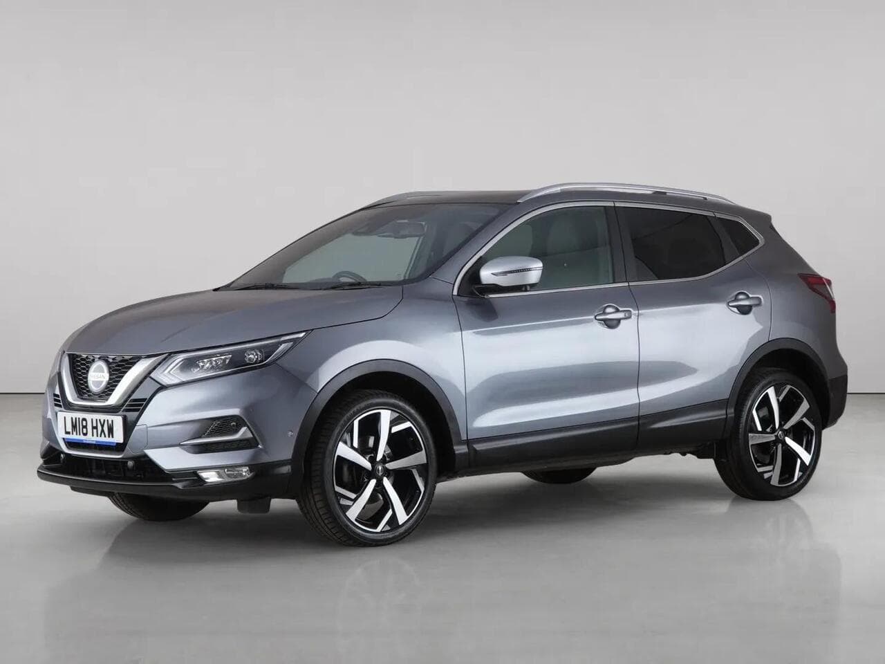 Nissan Qashqai thumbnail Front Left