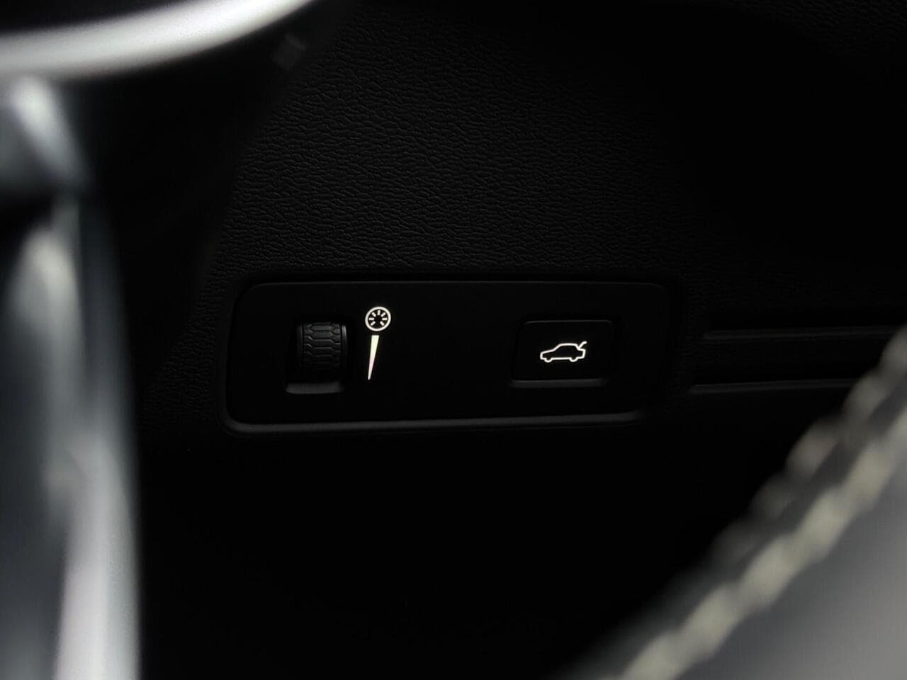 Volvo XC40 thumbnail Misc Controls