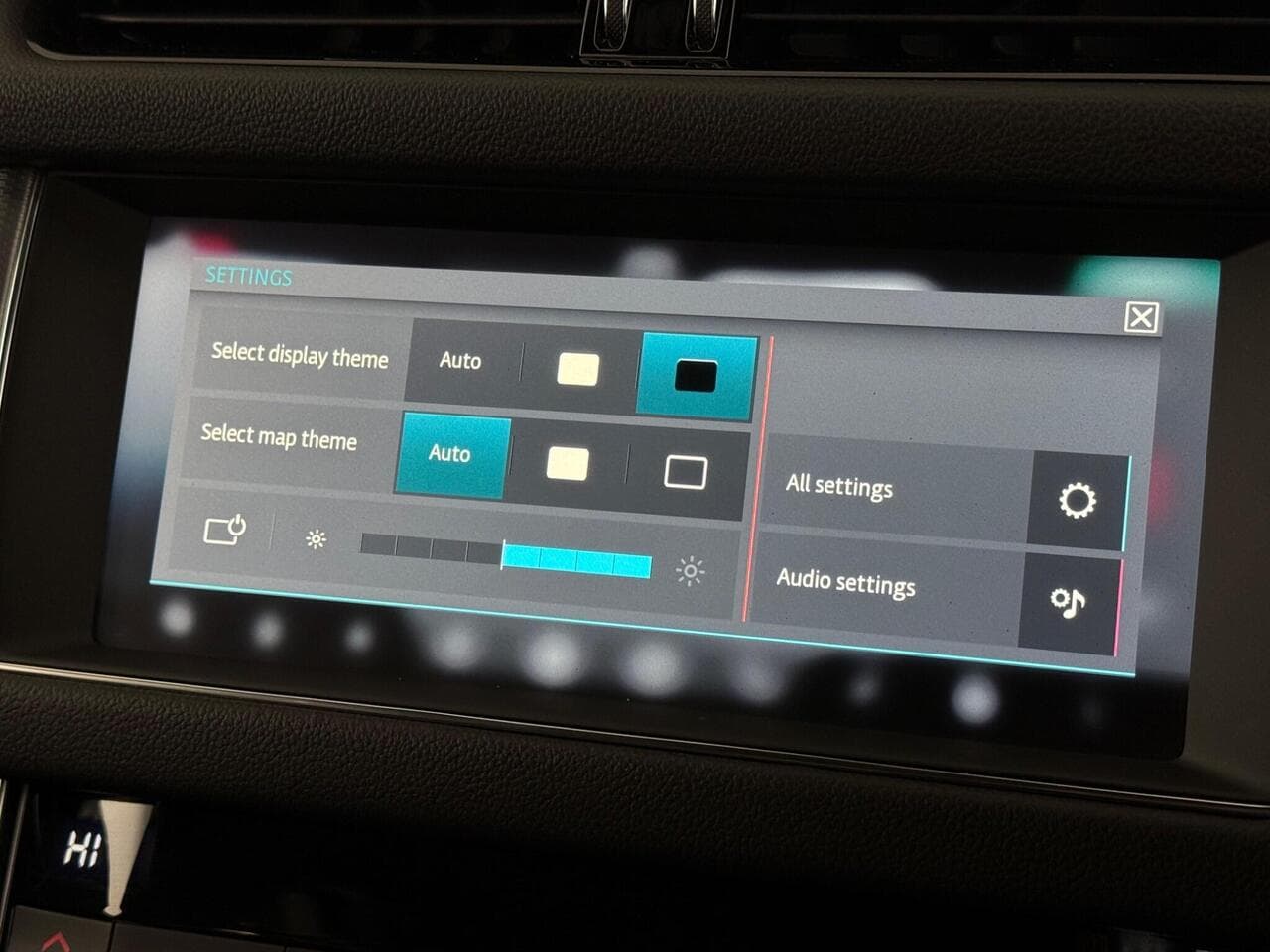 Jaguar XF thumbnail Infotainment System