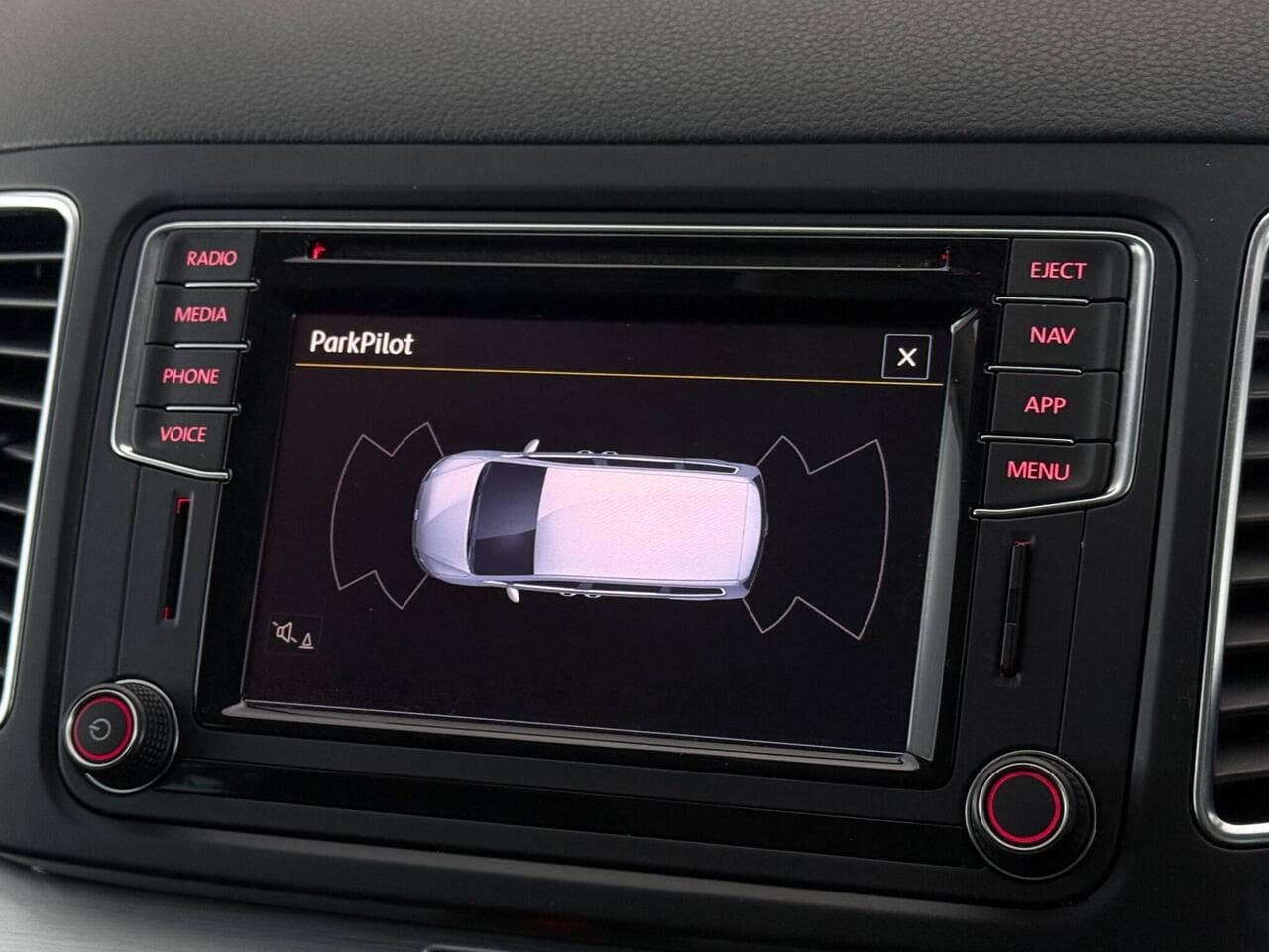 Volkswagen Sharan thumbnail Infotainment System