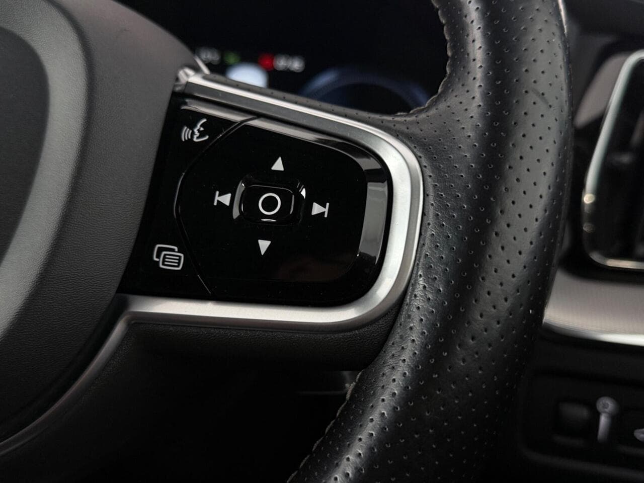 Volvo XC60 thumbnail Misc Controls