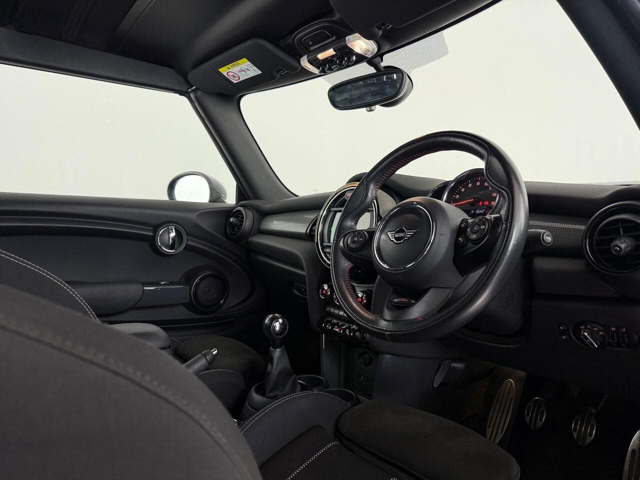 MINI Convertible thumbnail Interior Front