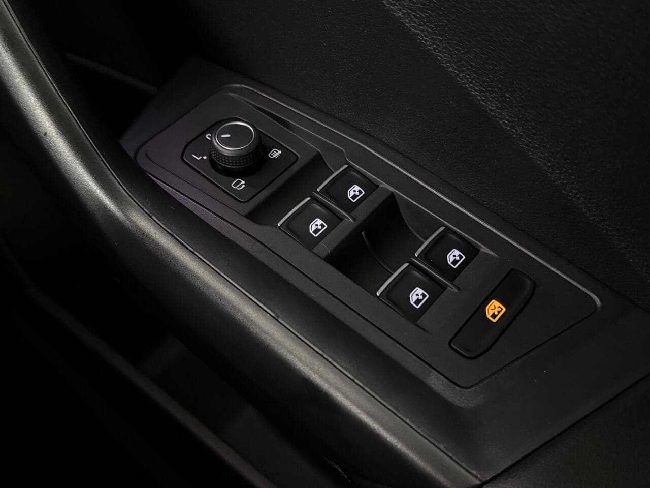 Volkswagen T-Roc thumbnail Misc Controls