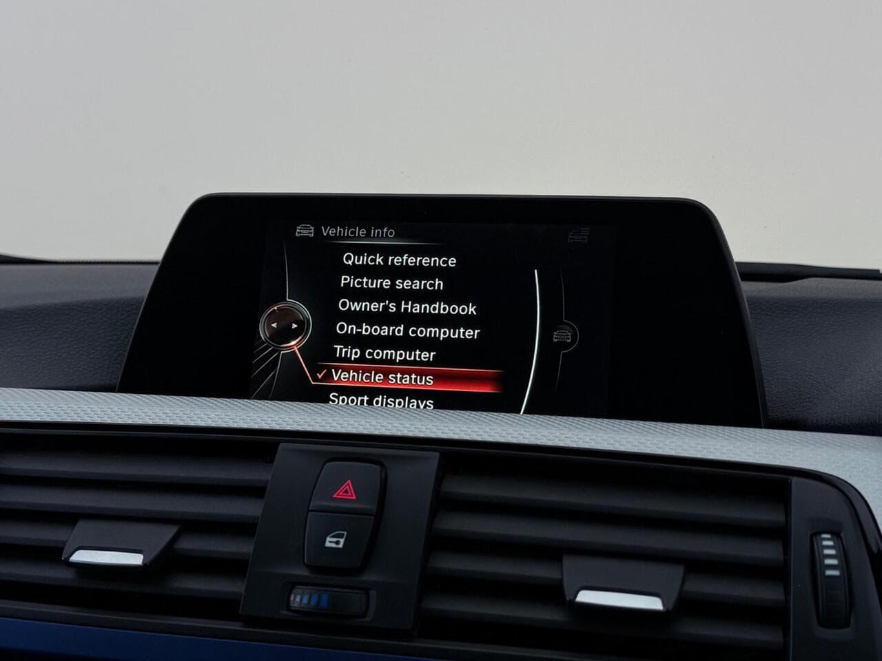 BMW 3 Series thumbnail Infotainment System