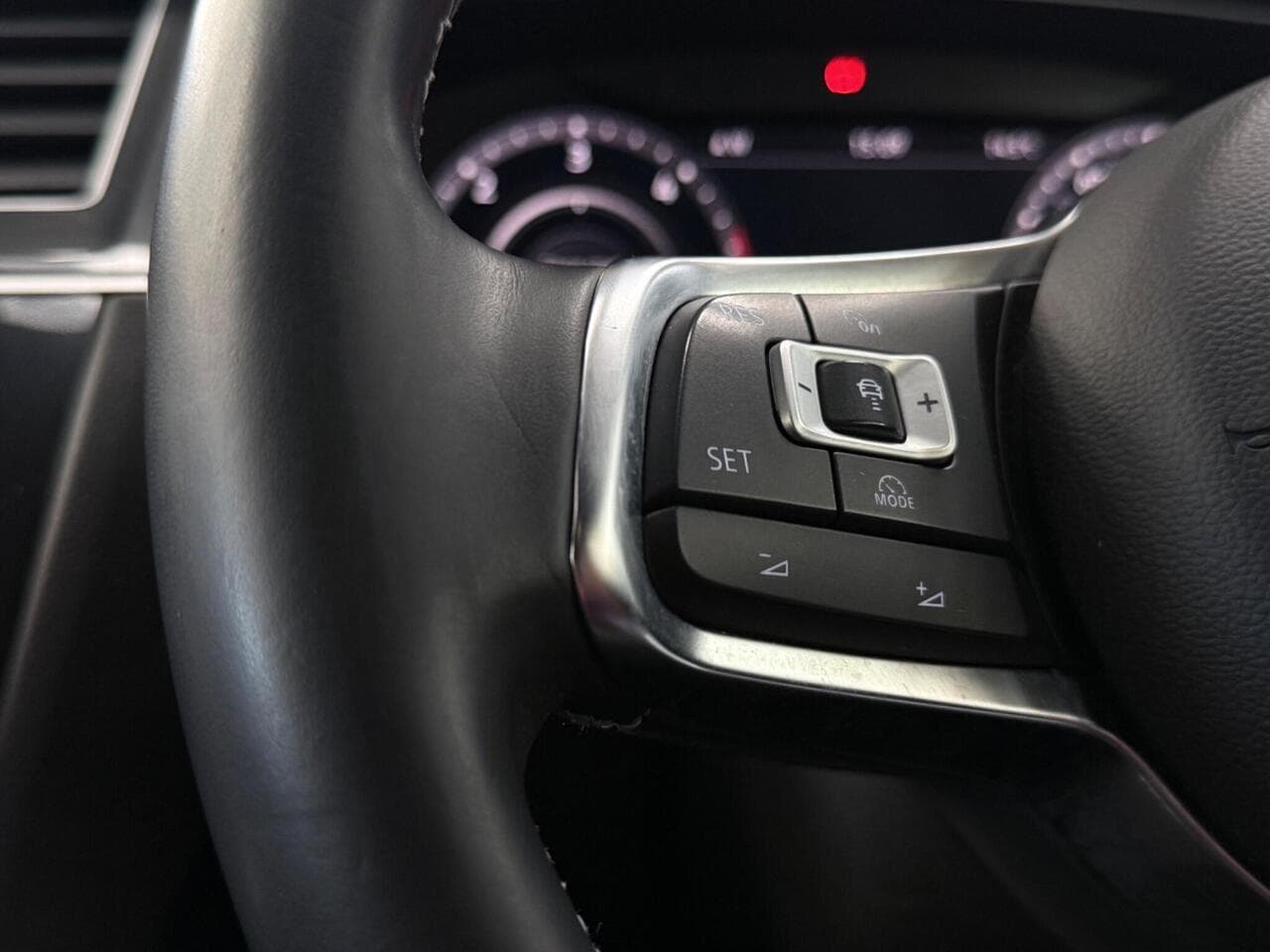 Volkswagen Tiguan thumbnail Misc Controls