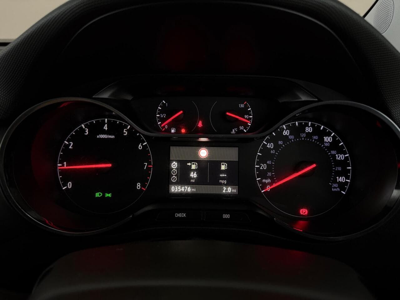 Vauxhall Crossland X thumbnail Driver Instruments