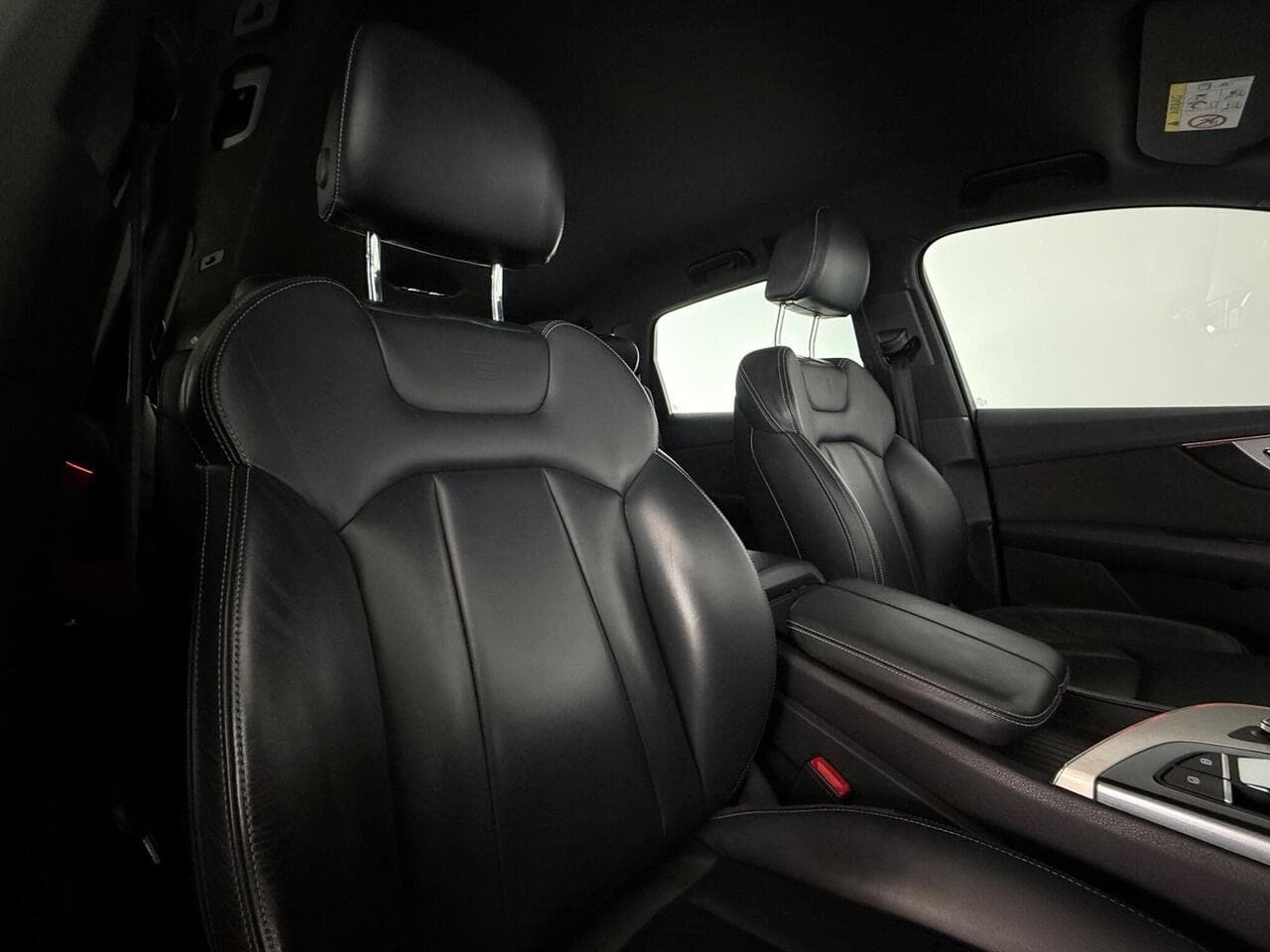 Audi Q7 thumbnail Seat Driver