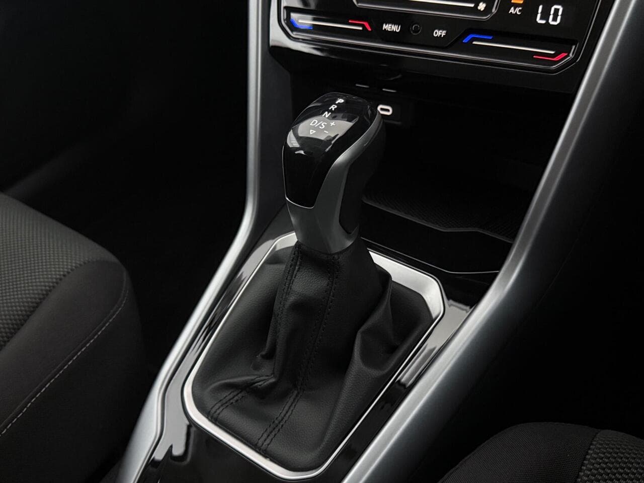Volkswagen T-Roc thumbnail Interior Front