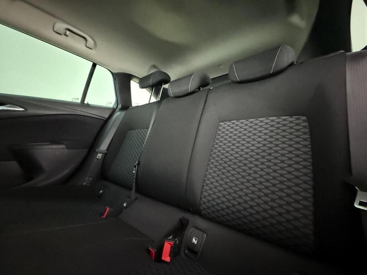 Vauxhall Astra thumbnail Seats Rear