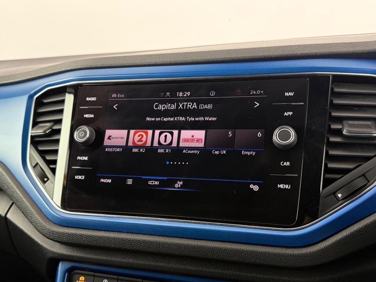 Volkswagen T-Roc thumbnail Infotainment System