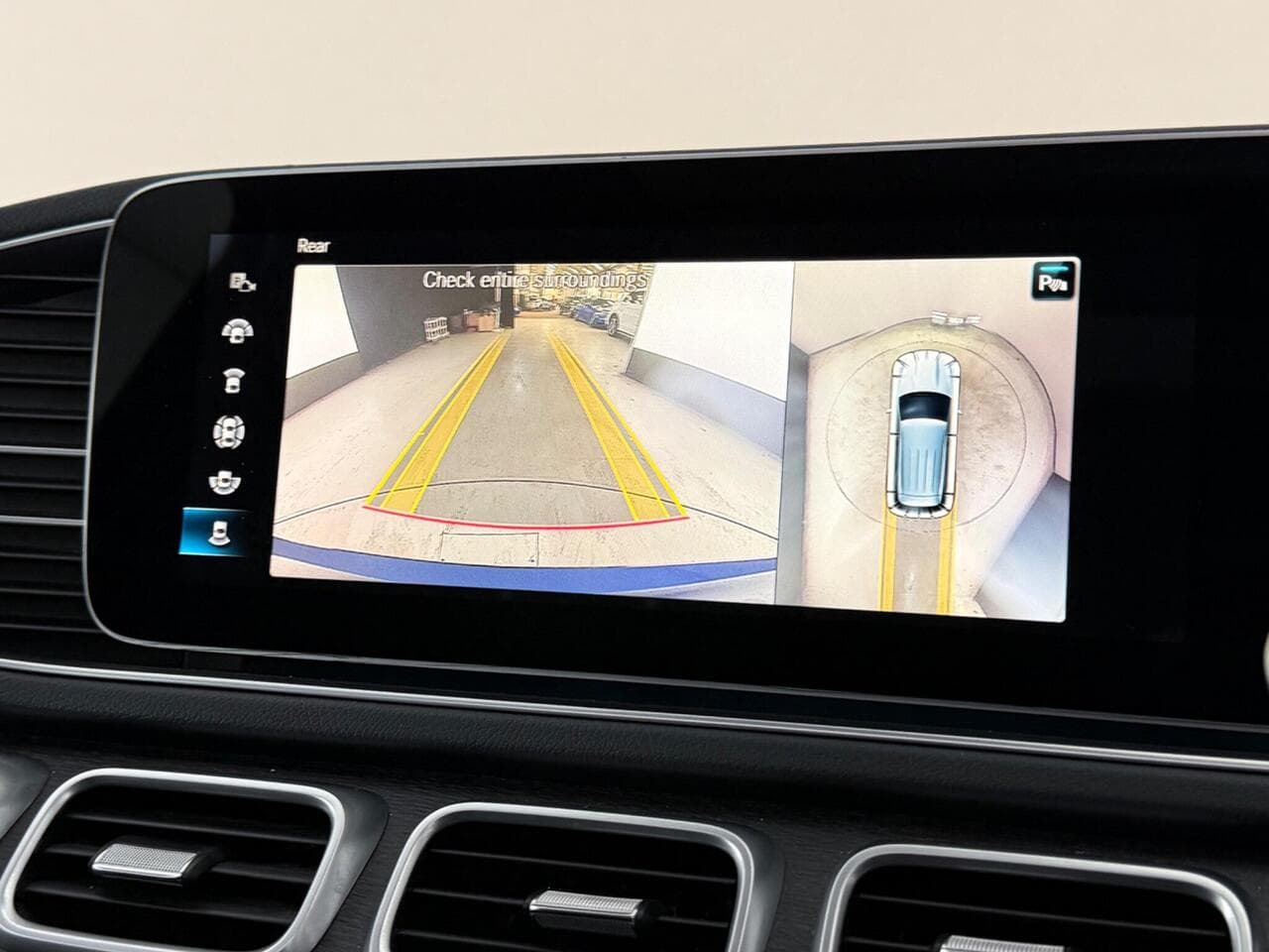 Mercedes-Benz GLE thumbnail Infotainment System