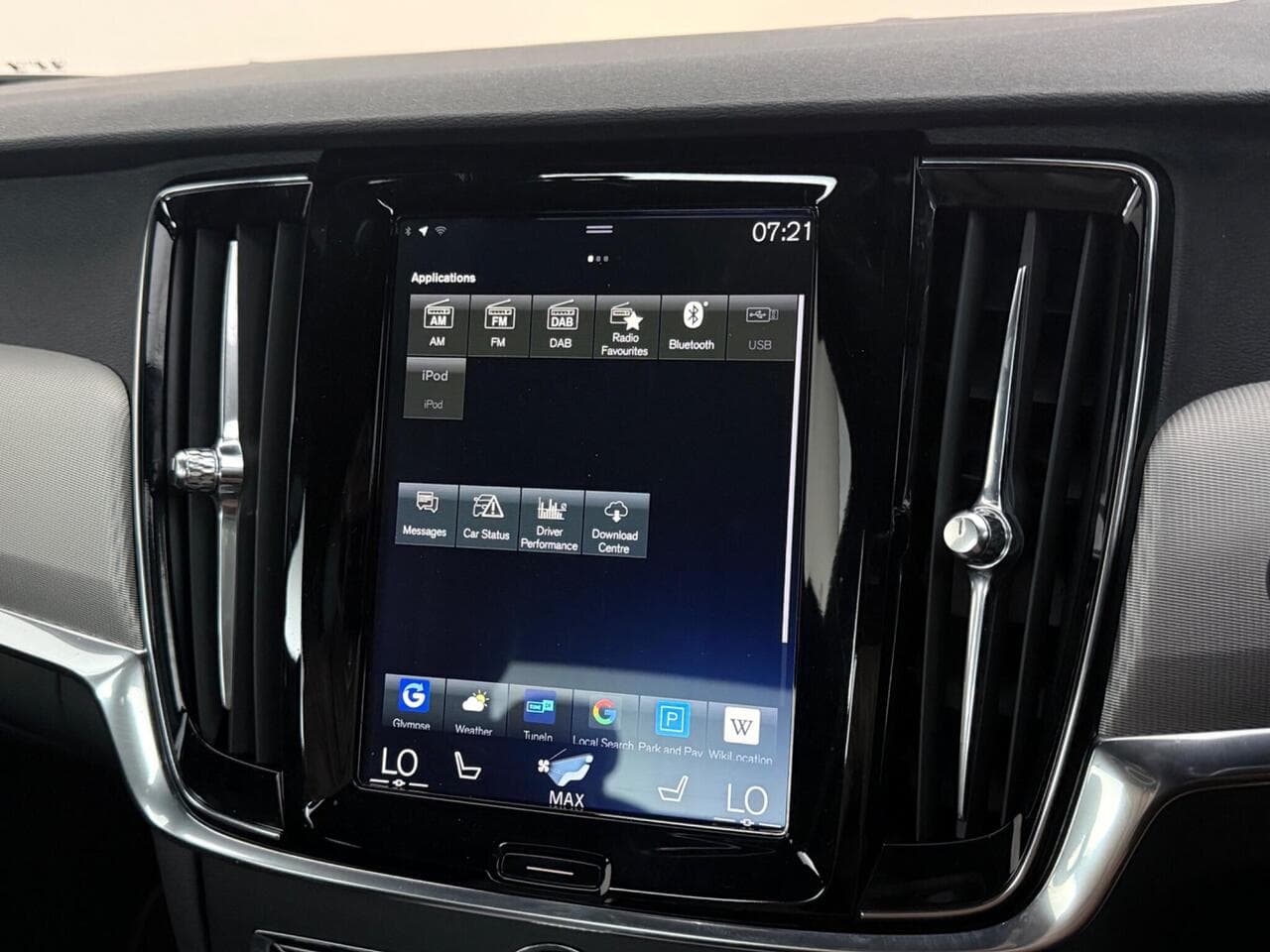 Volvo S90 thumbnail Infotainment System