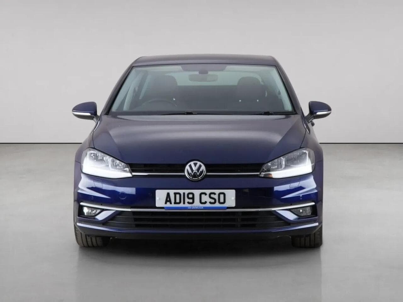 Volkswagen Golf thumbnail Front