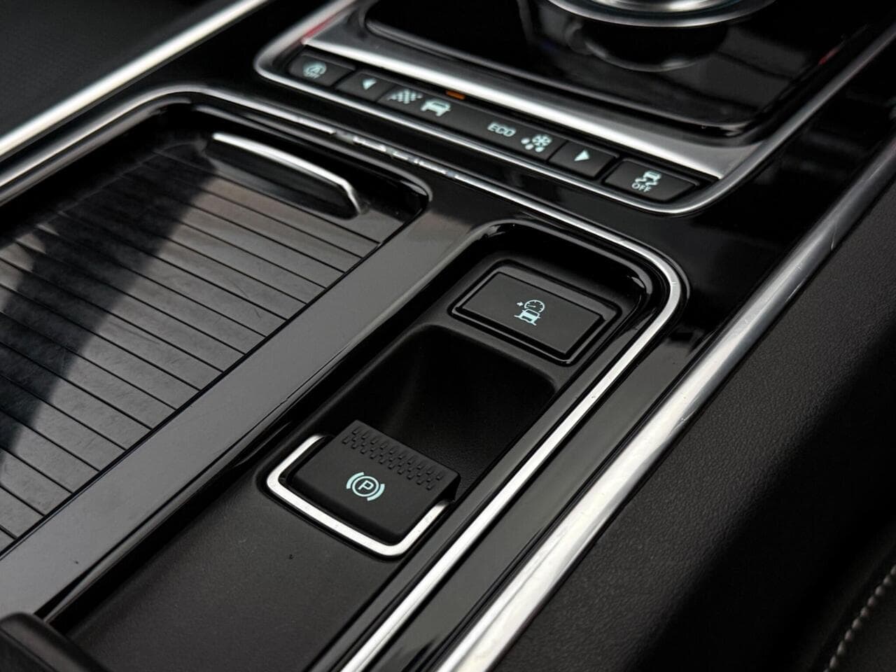 Jaguar XE thumbnail Misc Controls