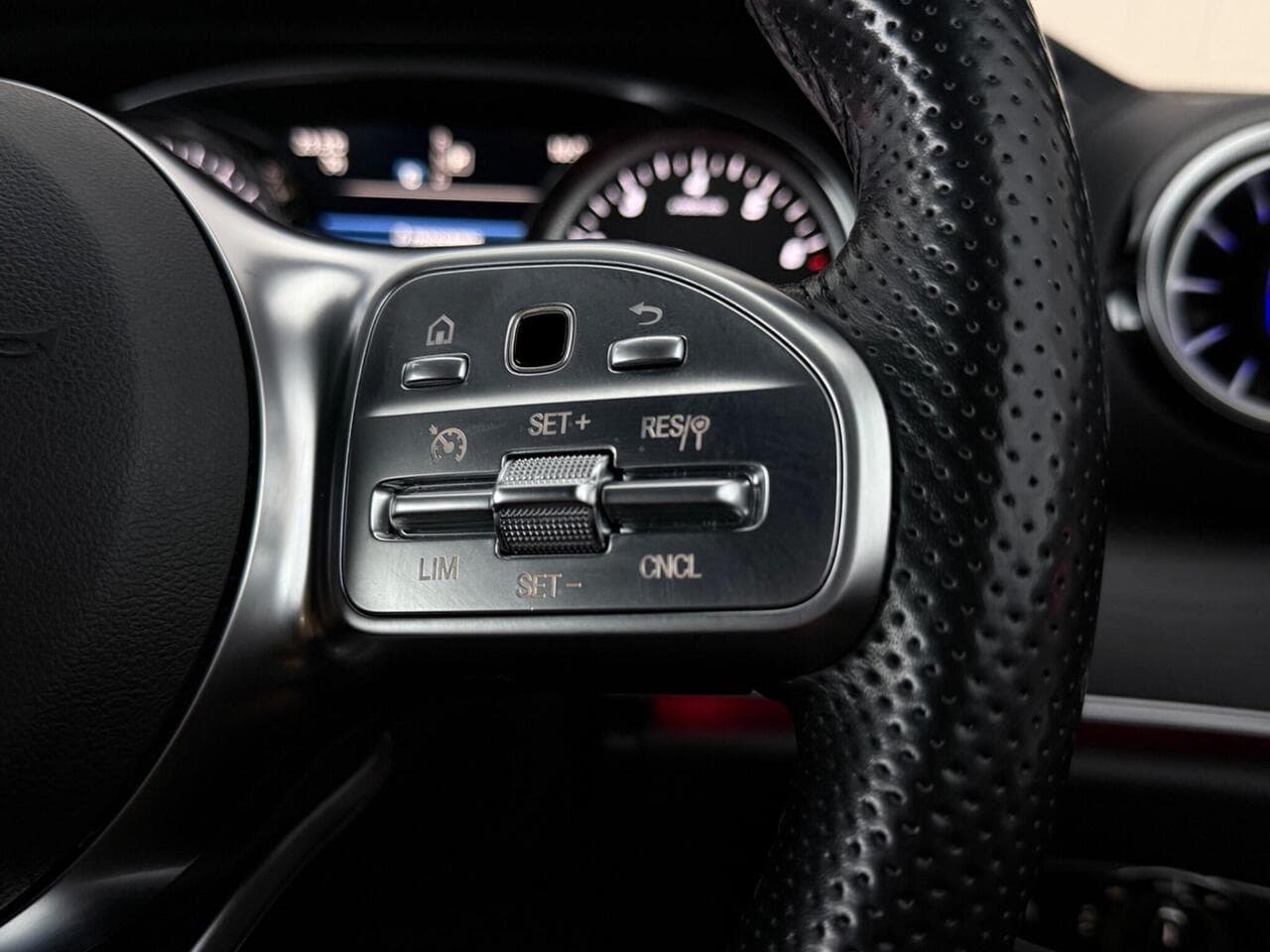 Mercedes-Benz E Class thumbnail Misc Controls