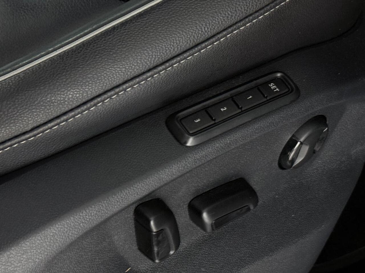 Volkswagen Tiguan thumbnail Misc Controls