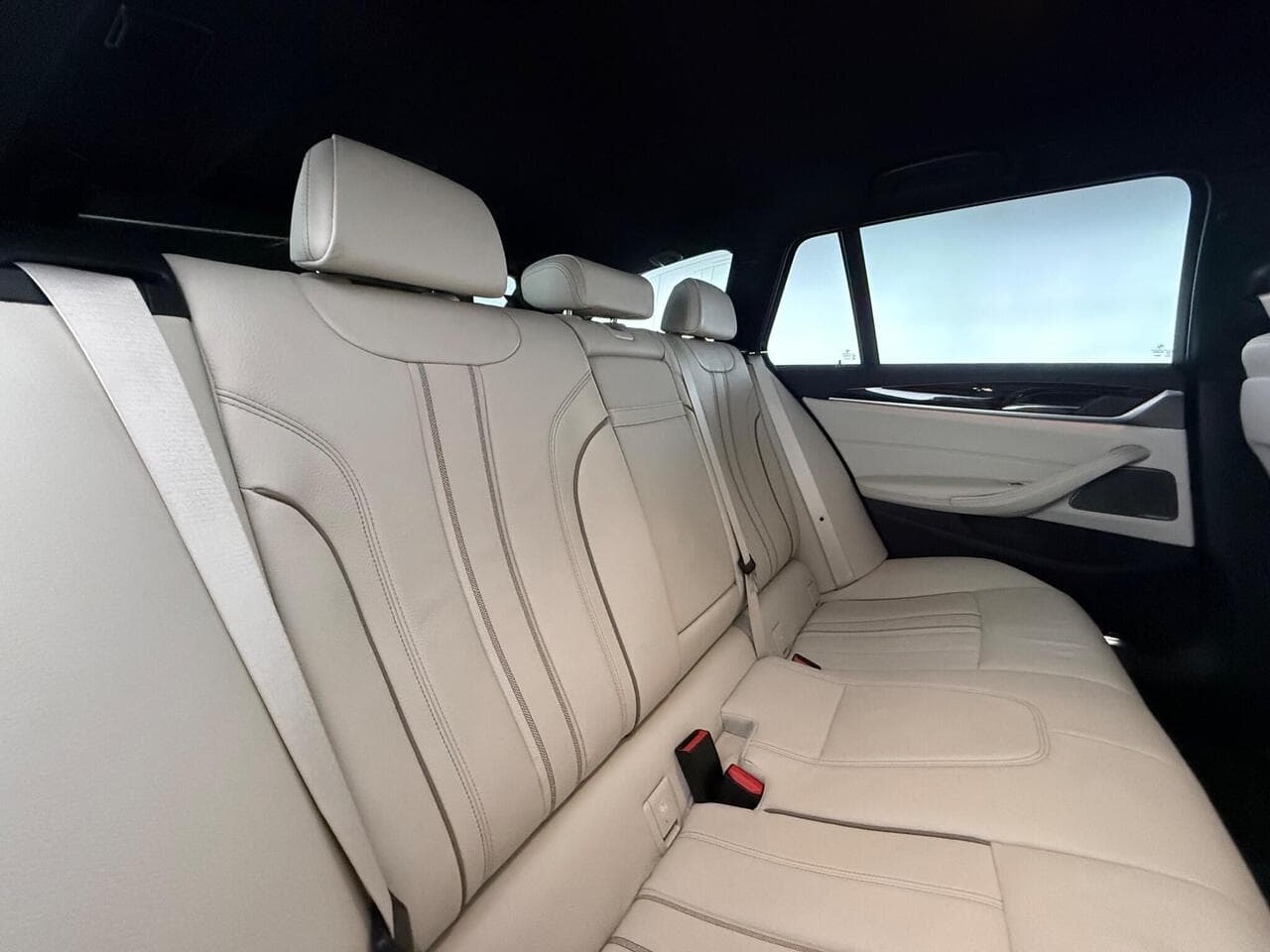 BMW 5 Series thumbnail Seats Rear