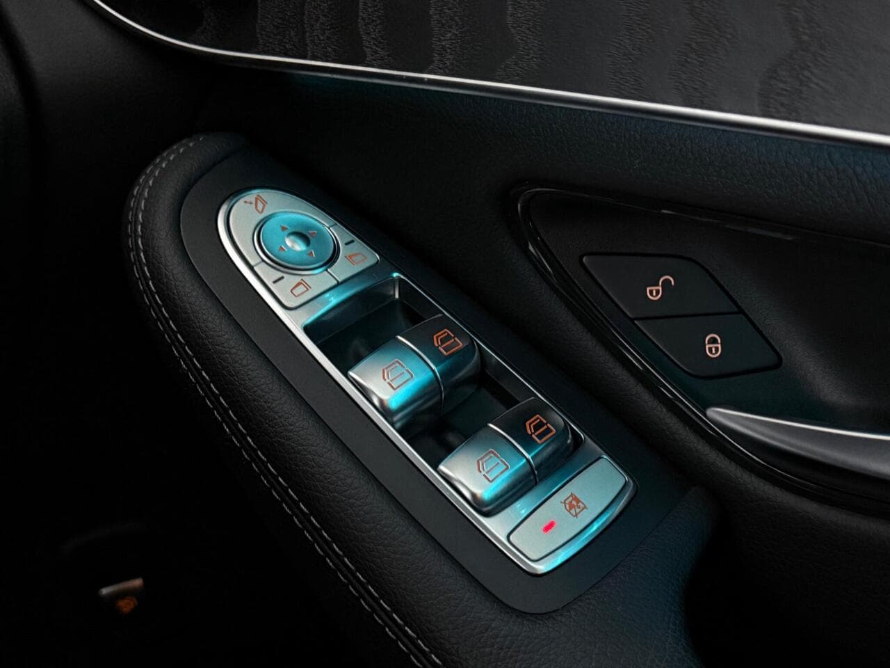 Mercedes-Benz GLC thumbnail Misc Controls