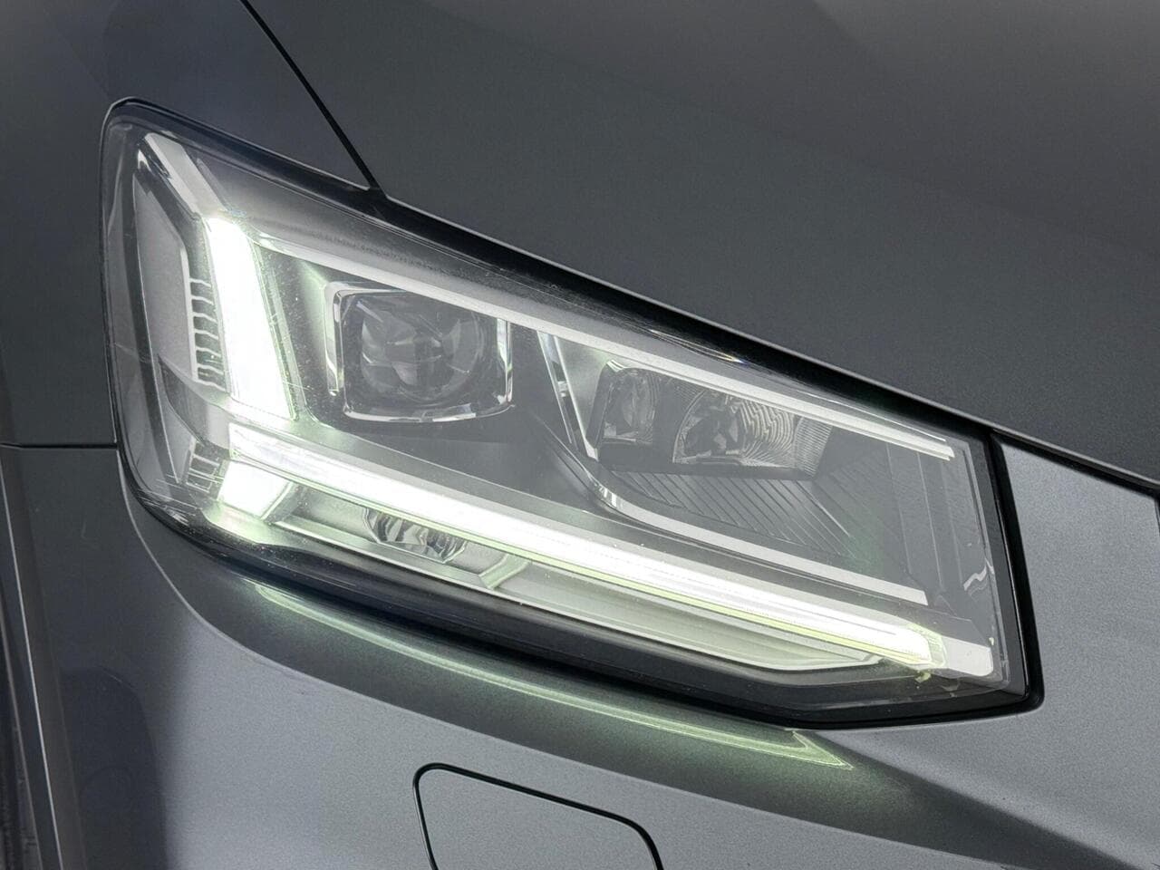 Audi Q2 thumbnail Lights Front