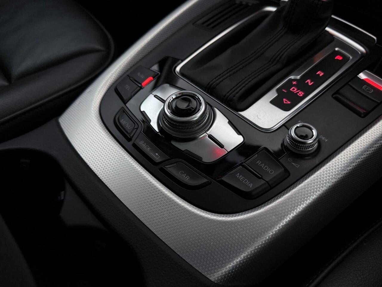 Audi Q5 thumbnail Interior Front