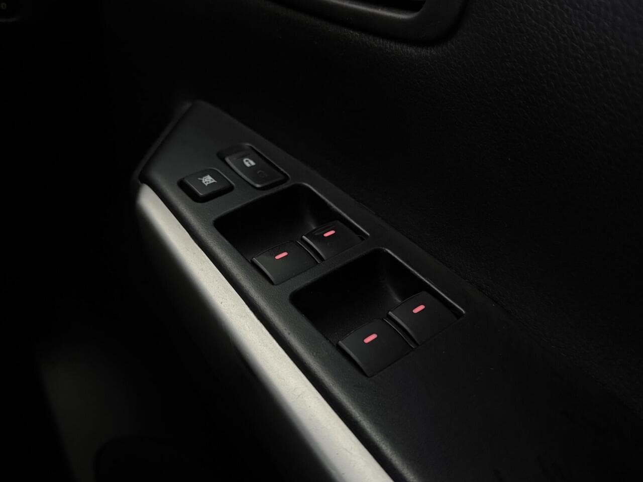Mitsubishi Shogun Sport thumbnail Misc Controls