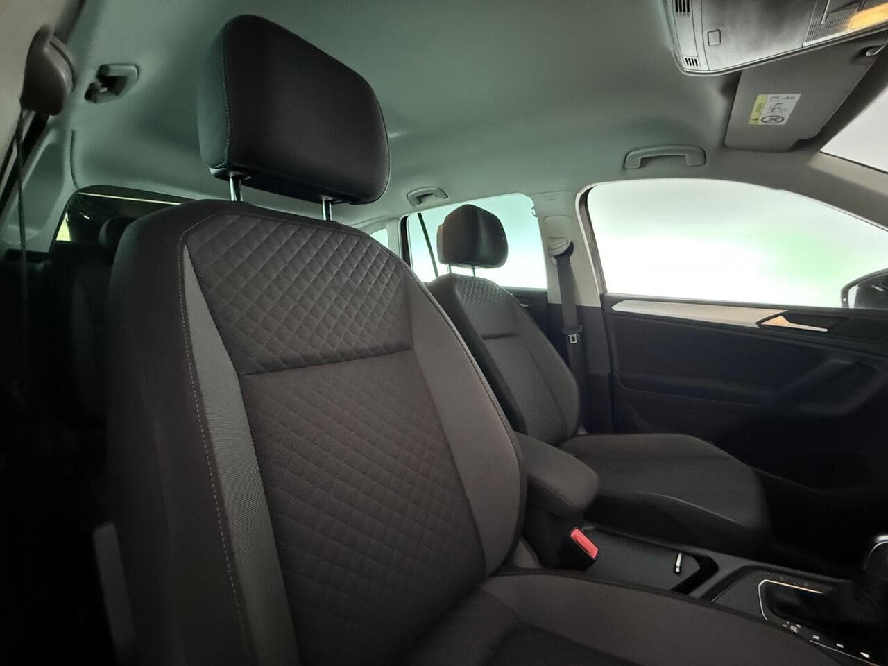 Volkswagen Tiguan thumbnail Seat Driver