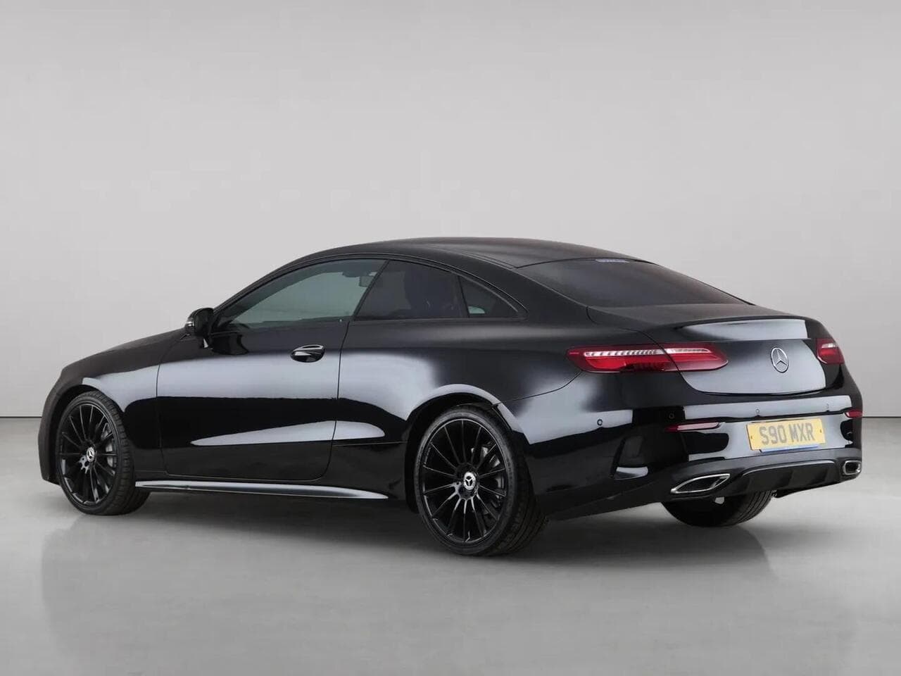 Mercedes-Benz E Class thumbnail Rear Left