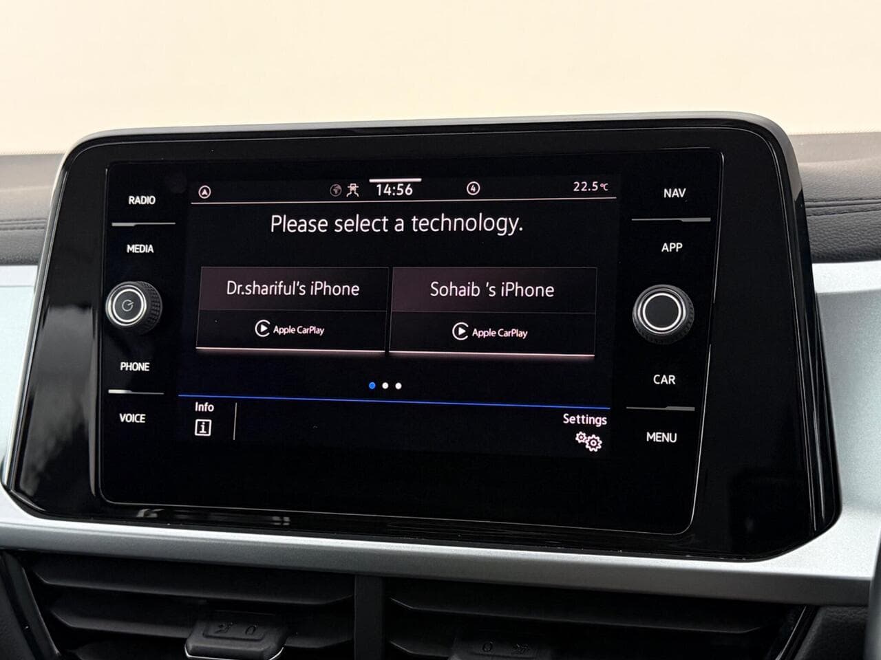Volkswagen T-Roc thumbnail Infotainment System