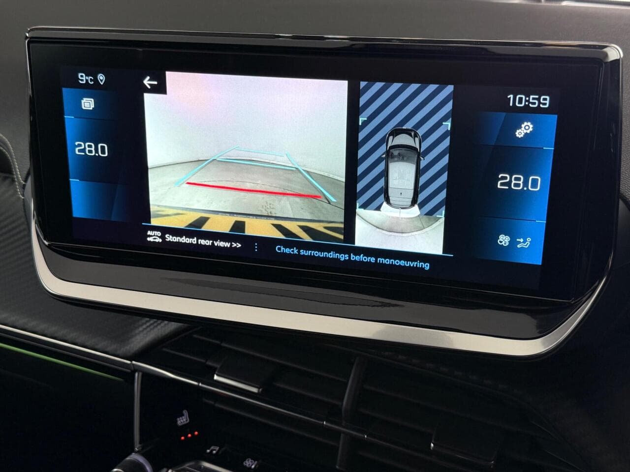 Peugeot 208 thumbnail Infotainment System