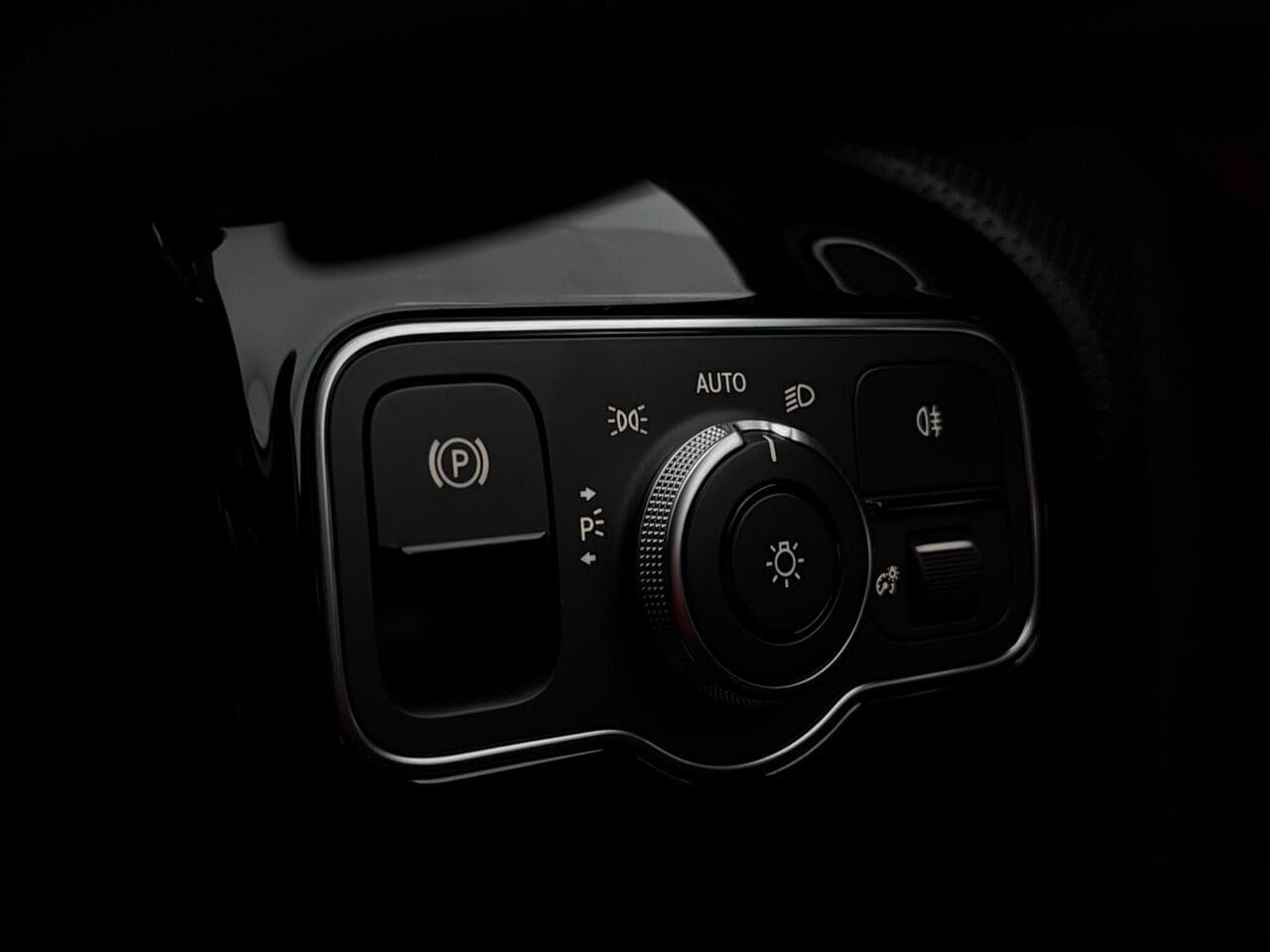 Mercedes-Benz A Class thumbnail Misc Controls
