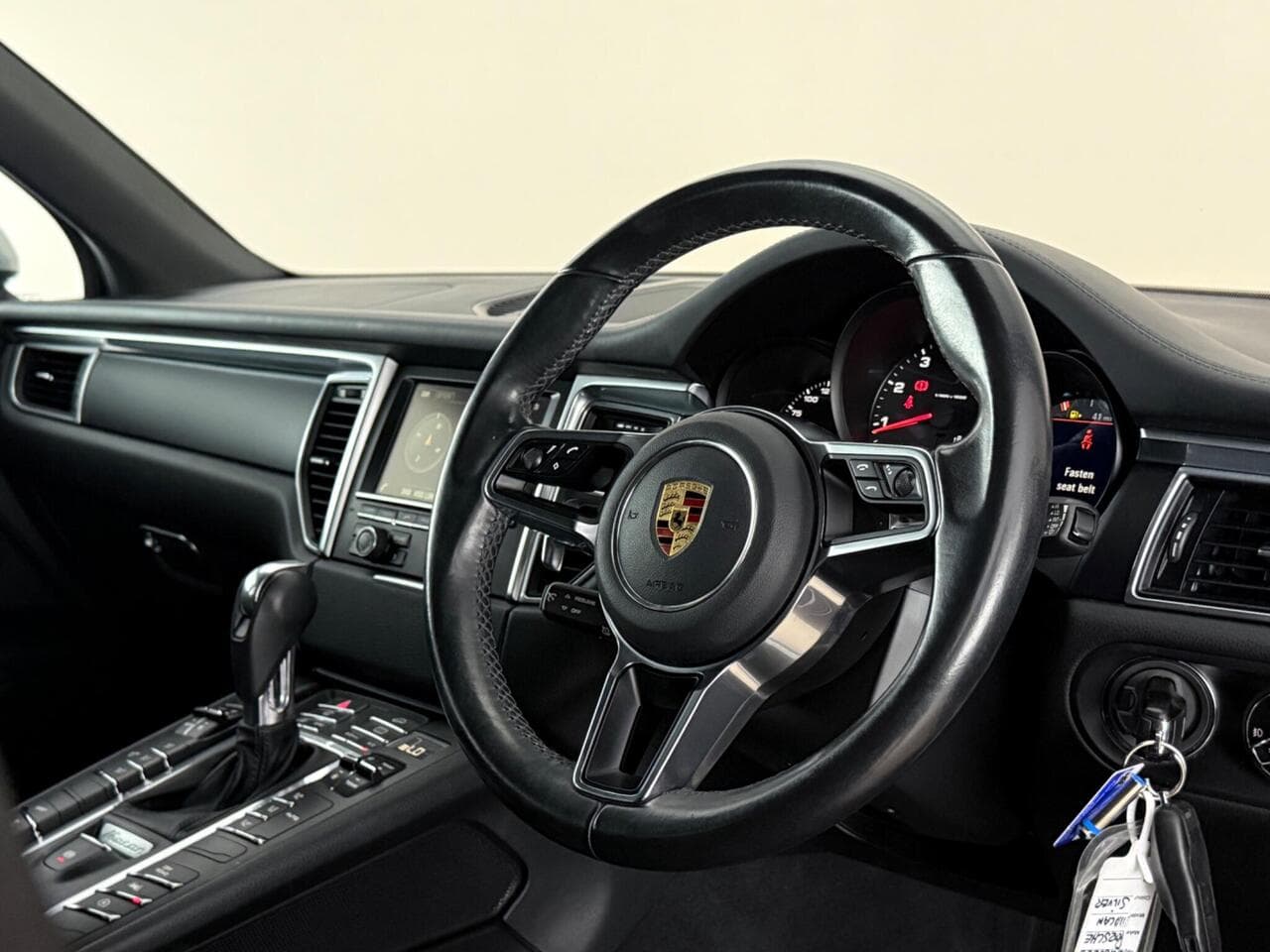 Porsche Macan thumbnail Interior Front