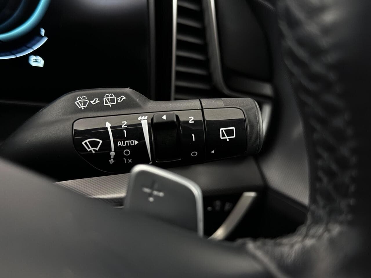 Kia Sportage thumbnail Misc Controls