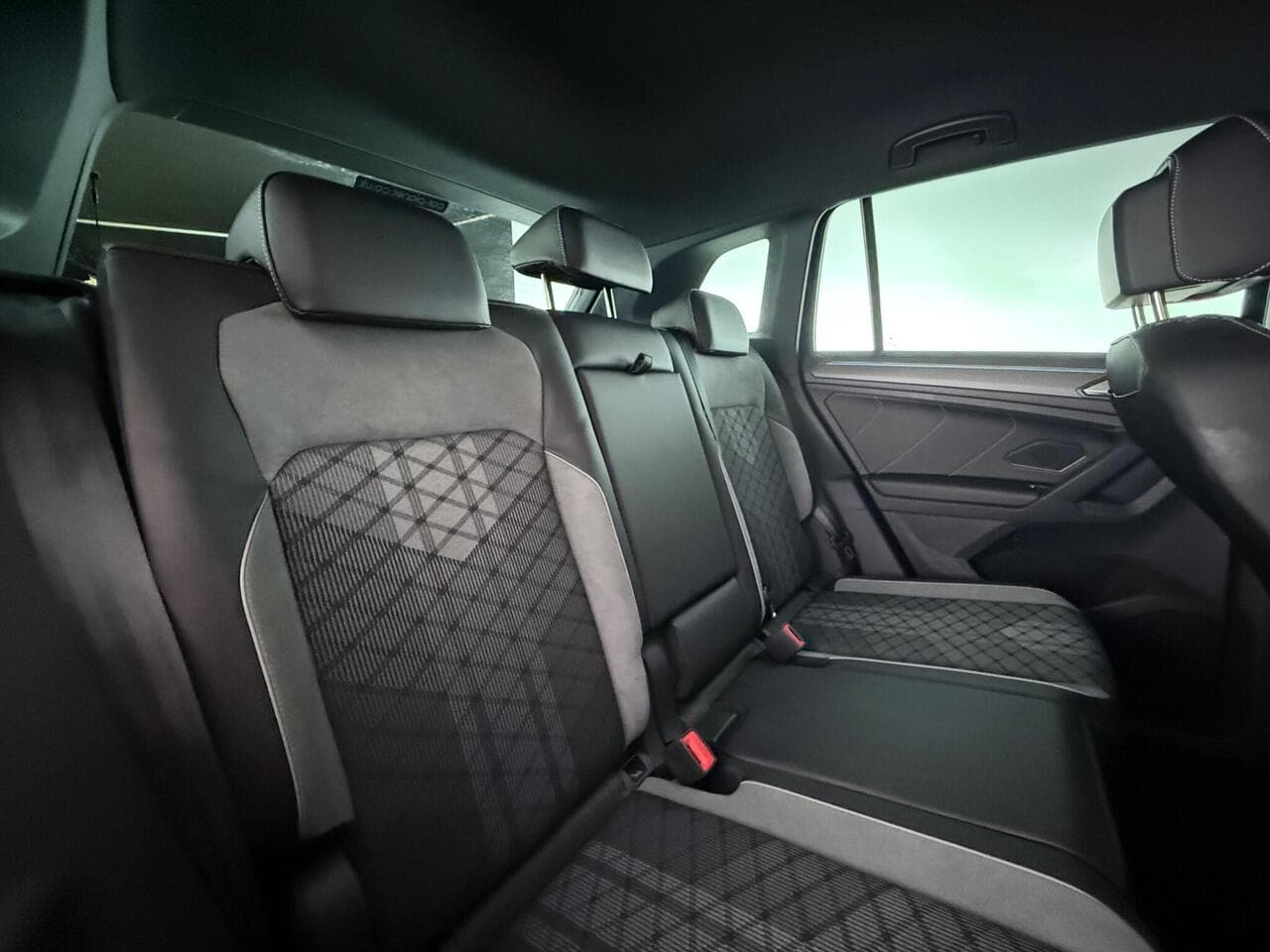 Volkswagen Tiguan thumbnail Seats Rear