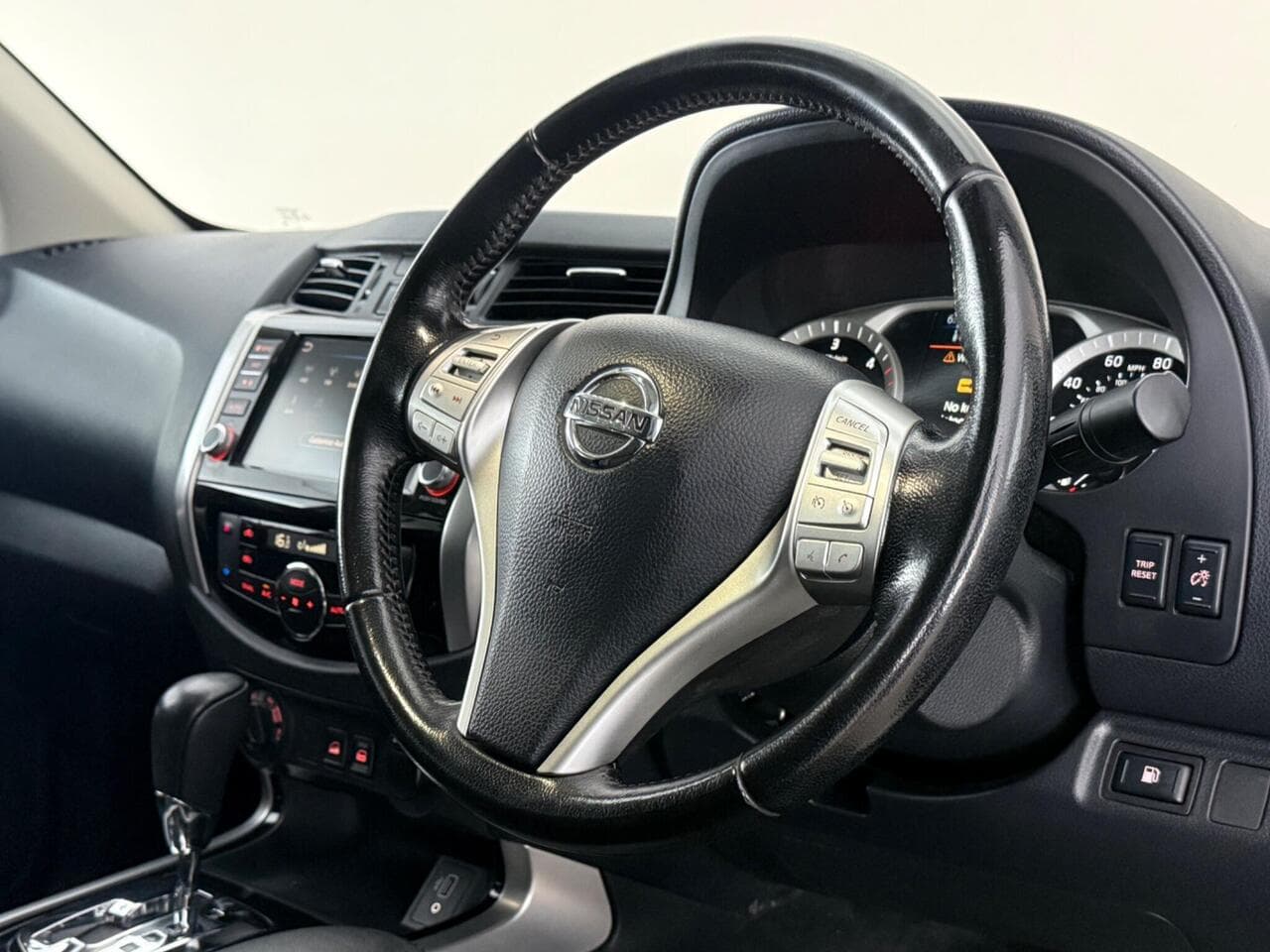 Nissan Navara thumbnail Steering Wheel