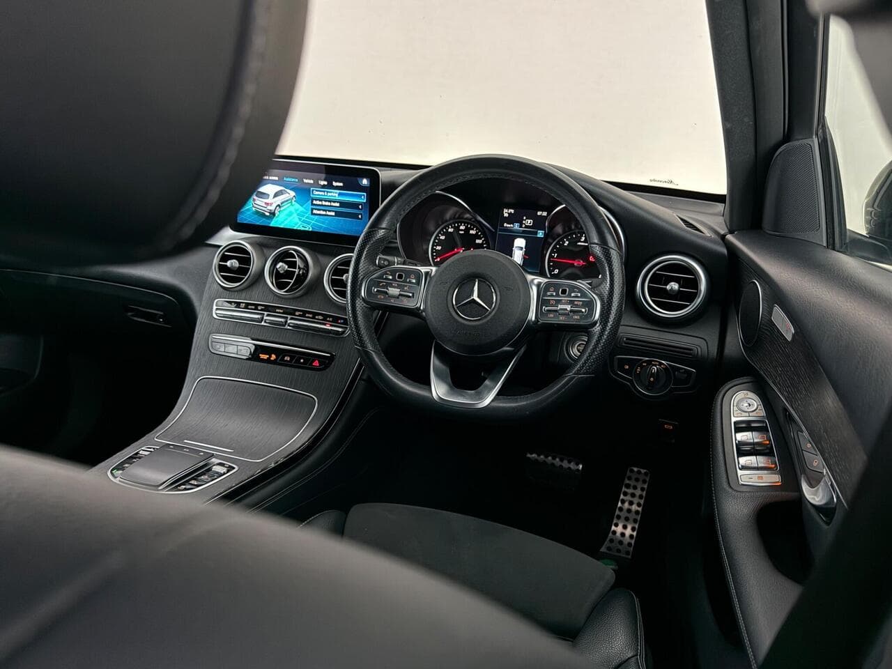 Mercedes-Benz GLC thumbnail Interior Front