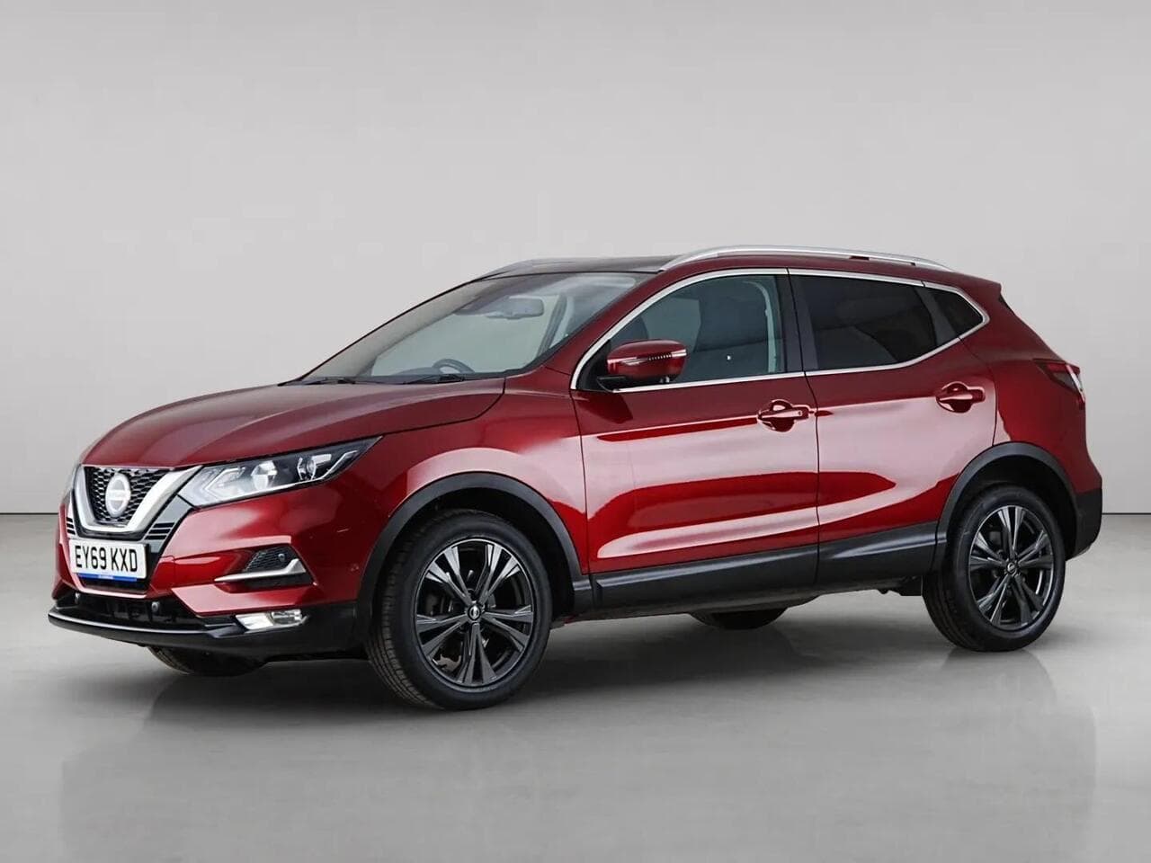 Nissan Qashqai thumbnail Front Left