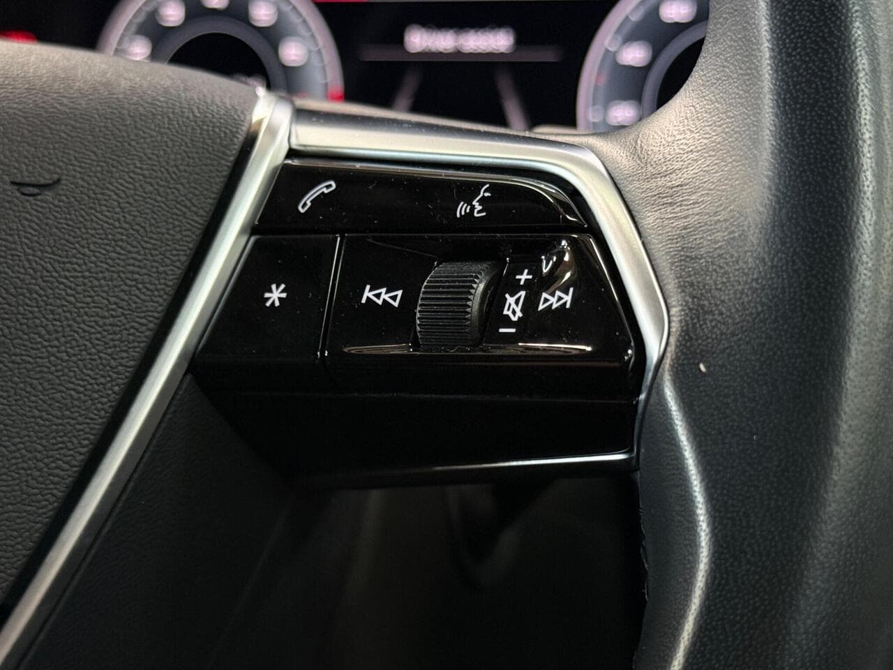 Audi A6 Saloon thumbnail Misc Controls
