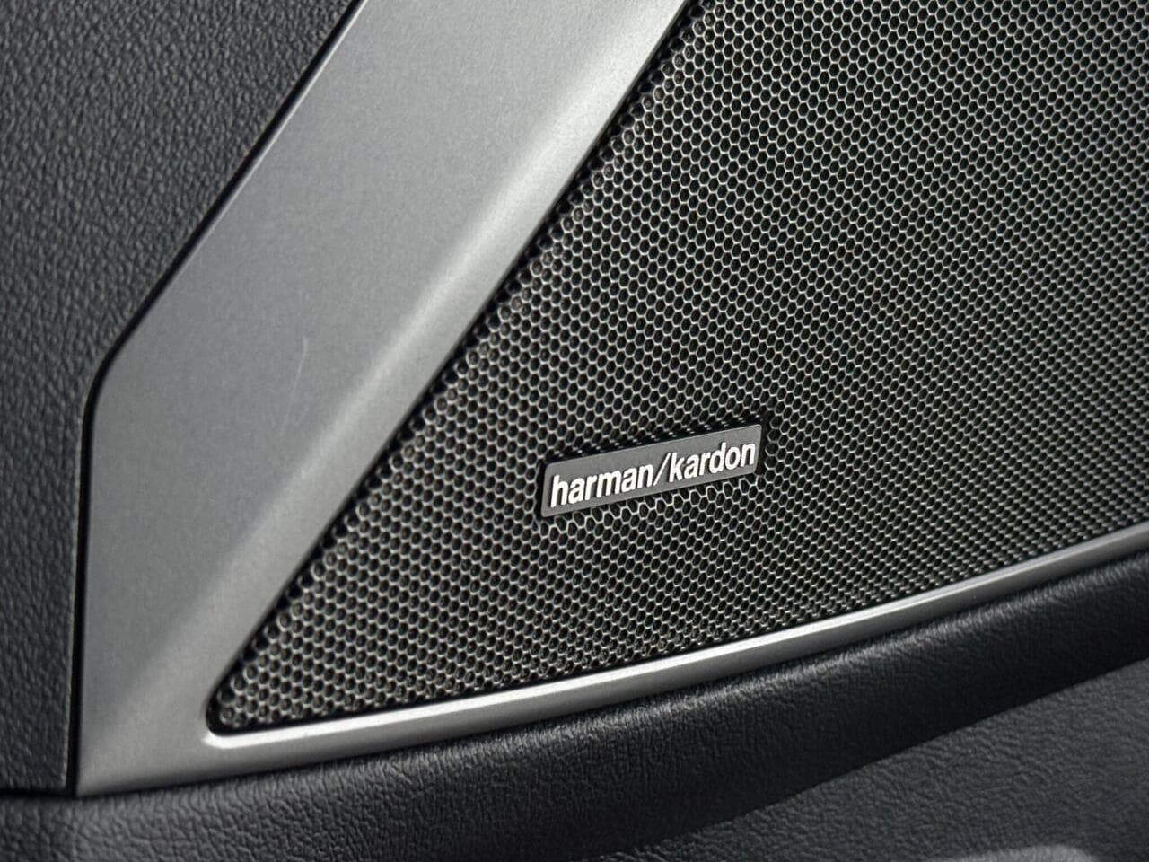 BMW 3 Series thumbnail Misc Controls